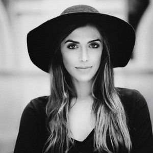 Hey there Poshers!  I'm Lindsay! Thanks for stopping by! :)